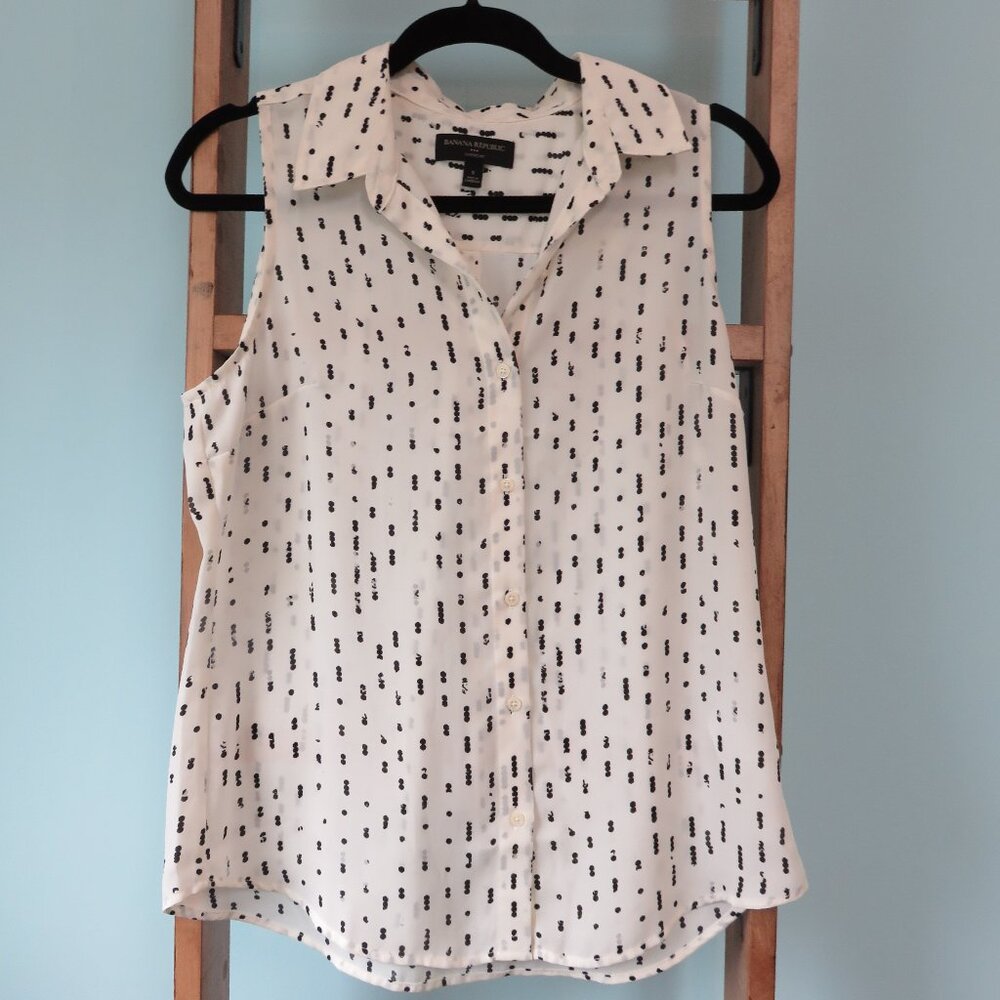 Banana Republic Classic Fit White Button Down Sleeveless Shirt in Size S